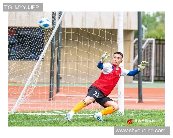 新疆足球明星在昌吉展现风采助力地方足球发展与青少年培养